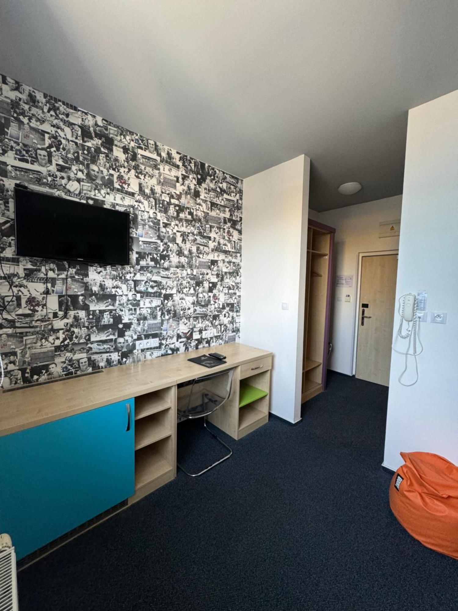 Sport Hotel Sletiste Kladno Exteriör bild