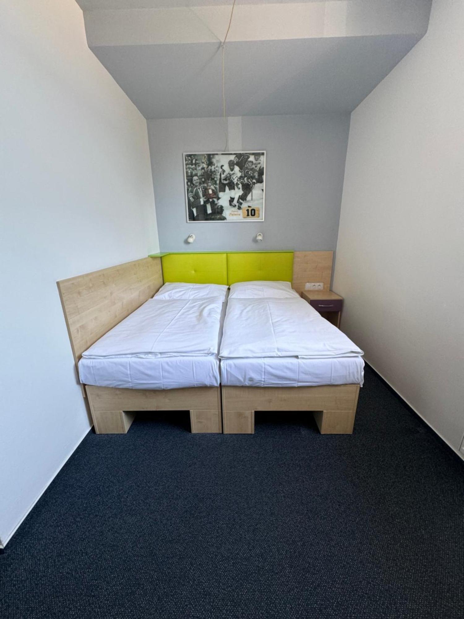 Sport Hotel Sletiste Kladno Exteriör bild