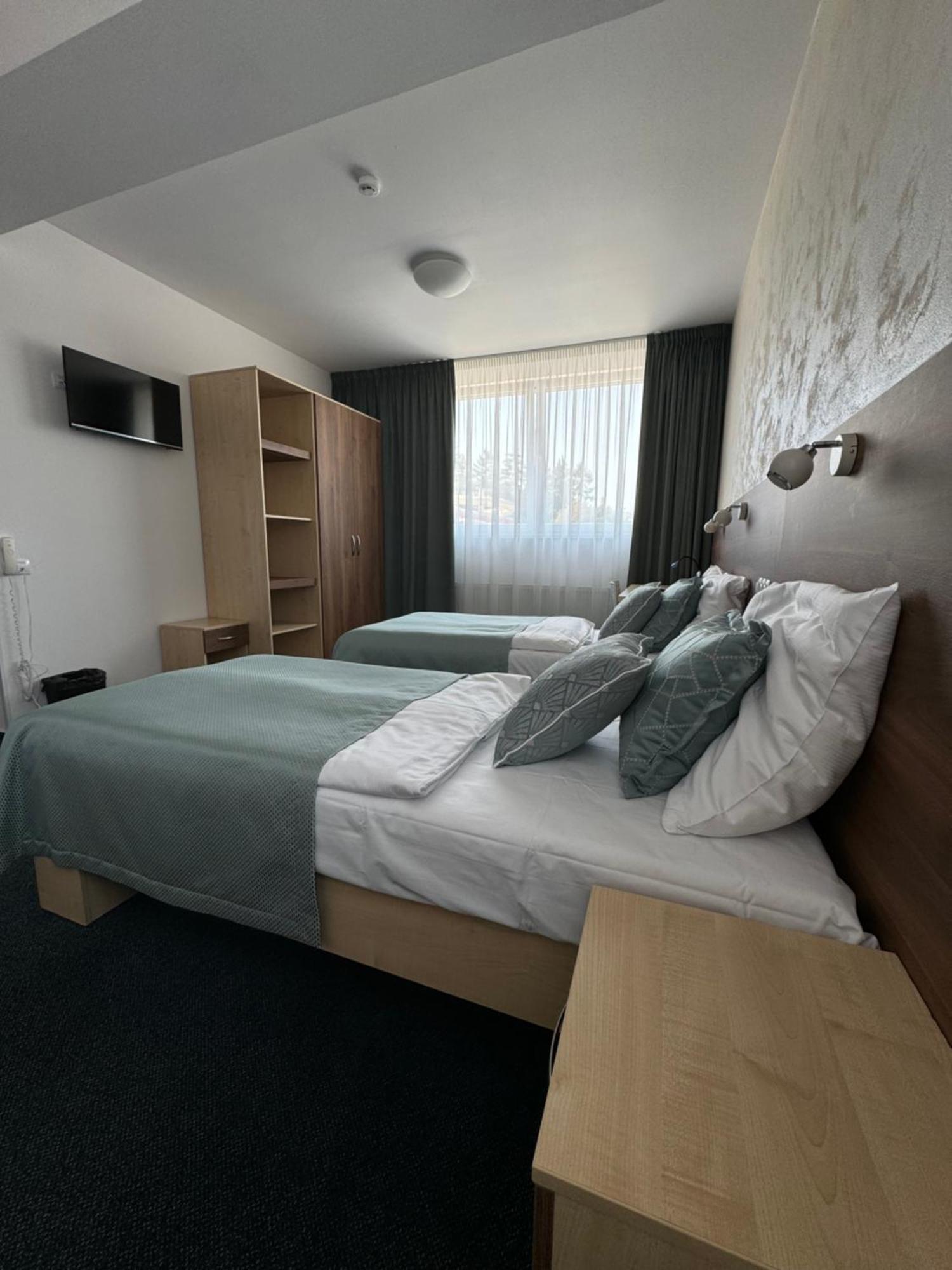 Sport Hotel Sletiste Kladno Exteriör bild