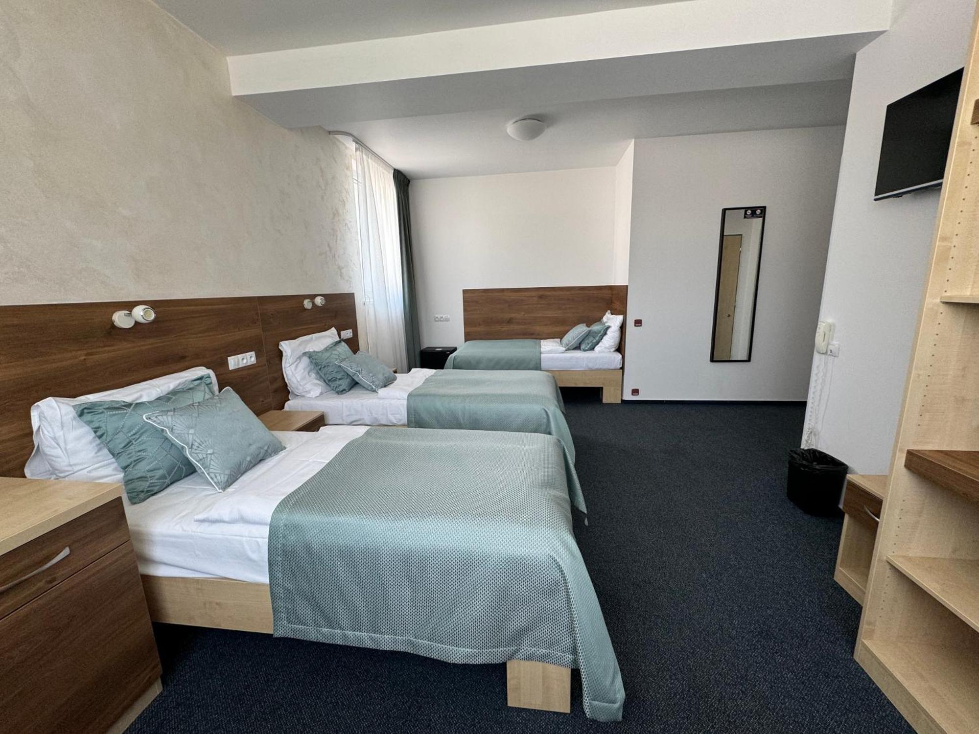Sport Hotel Sletiste Kladno Exteriör bild