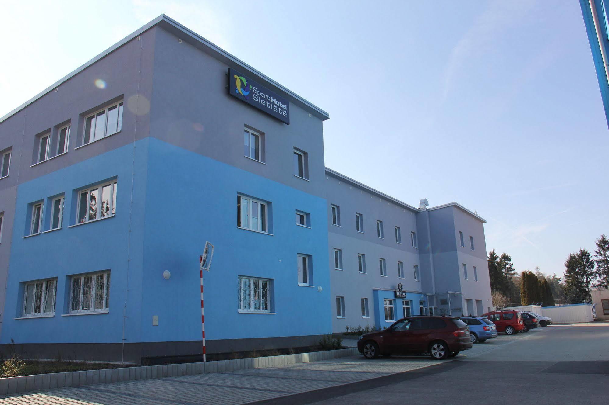 Sport Hotel Sletiste Kladno Exteriör bild