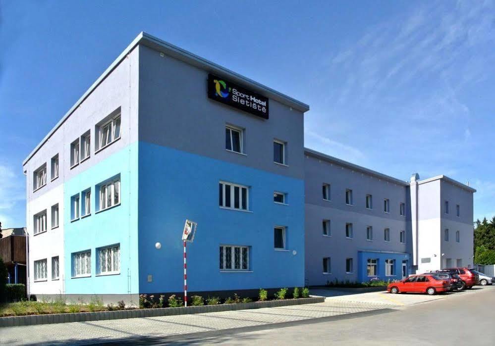 Sport Hotel Sletiste Kladno Exteriör bild