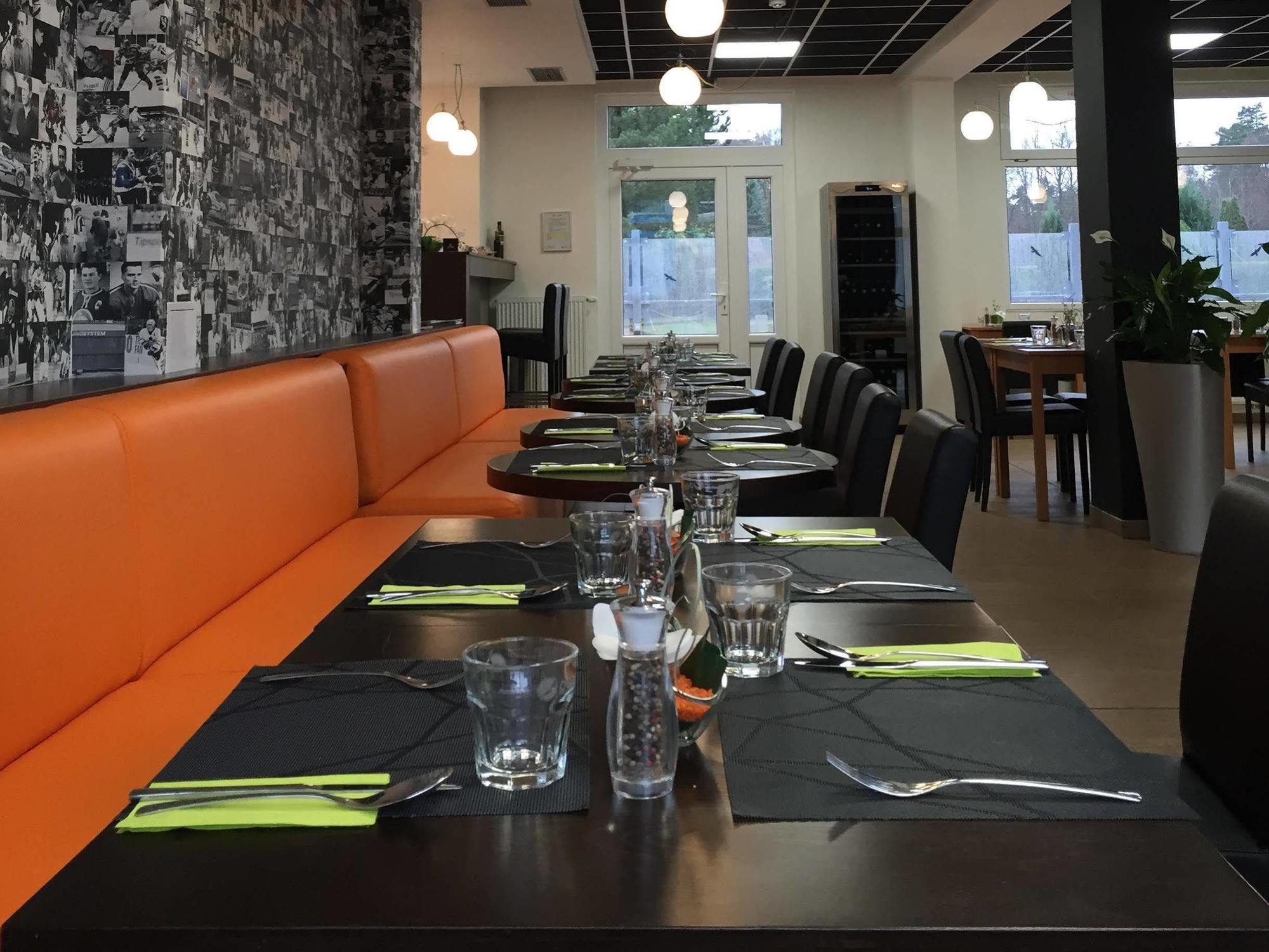 Sport Hotel Sletiste Kladno Exteriör bild