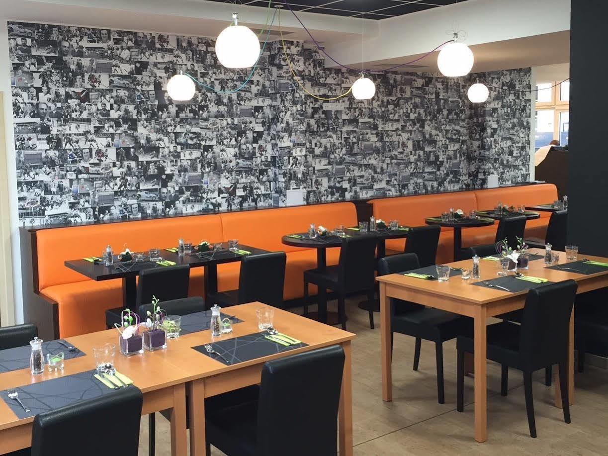Sport Hotel Sletiste Kladno Exteriör bild